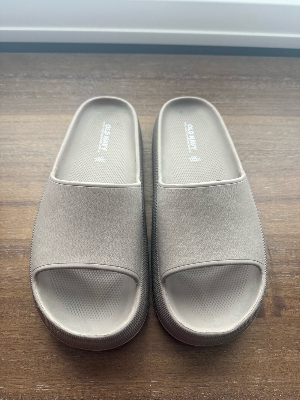 Old Navy Women's Slip-On Slide Sandals in Taupe Beige - Picture 1 of 2